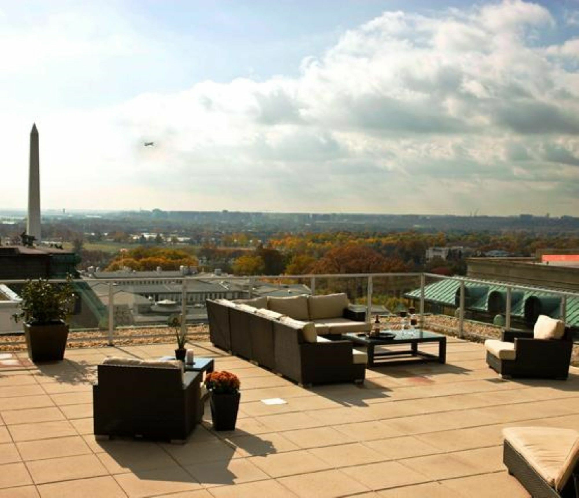 Gasthof Global Luxury At The White House